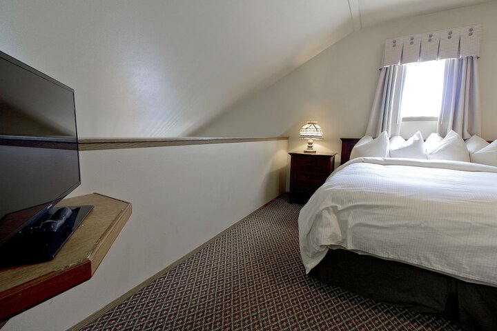 Room 11 of 33