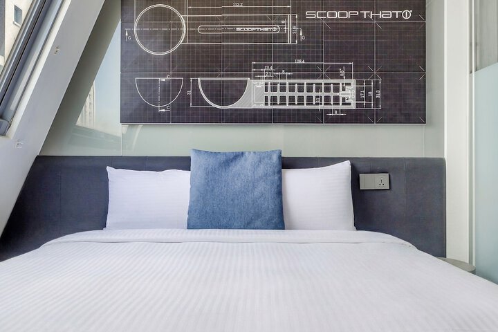Room 42 of 122