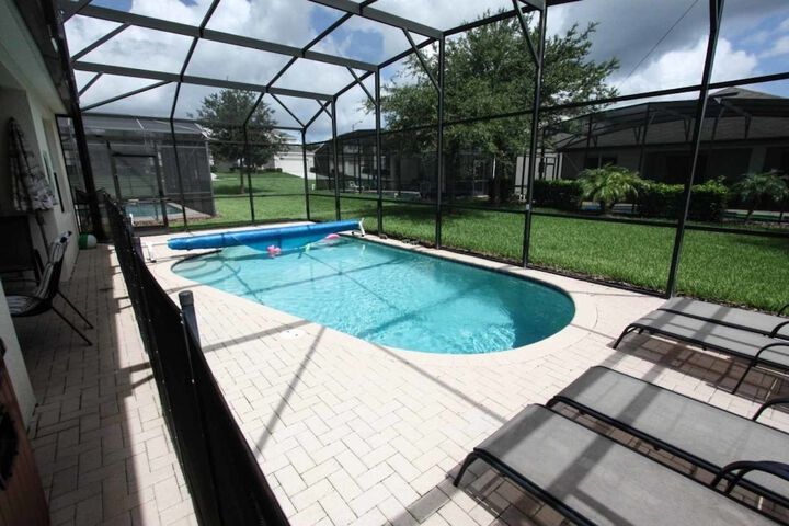 Pool 12 of 28