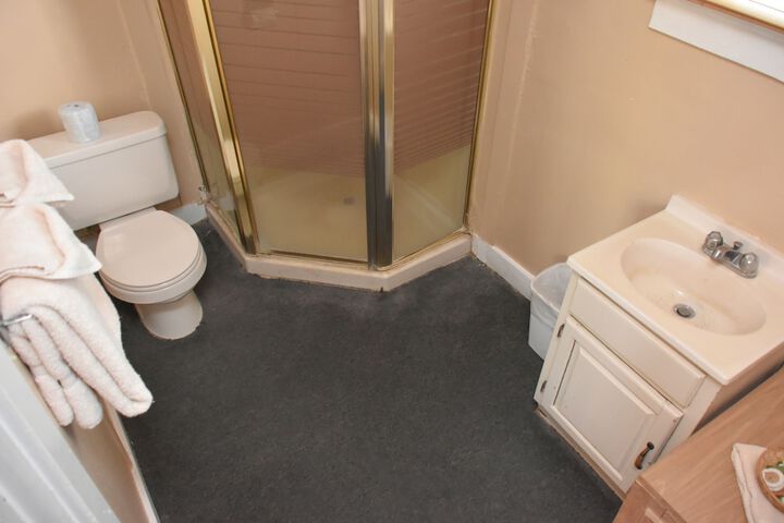 Room 53 of 96