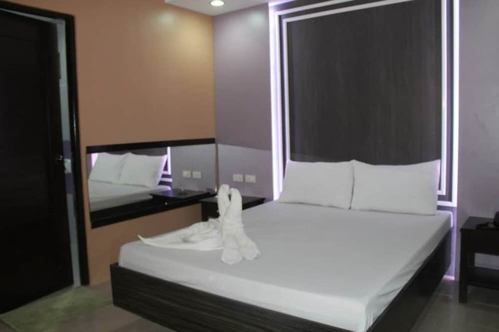 Room 7 of 33