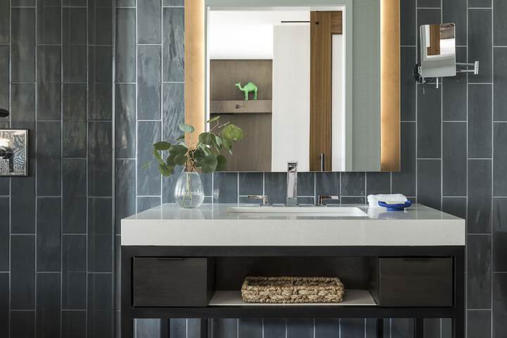 Bathroom sink