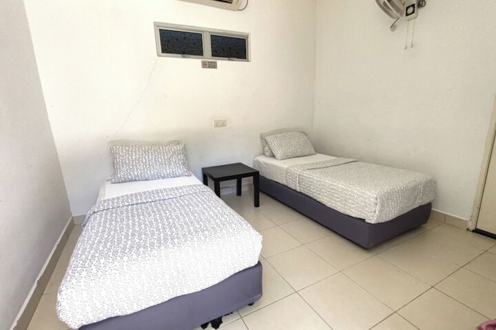 Room 4 of 27