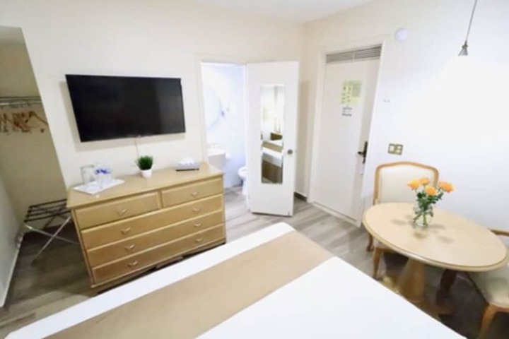 Room 4 of 30