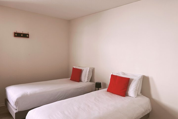 Room 61 of 128