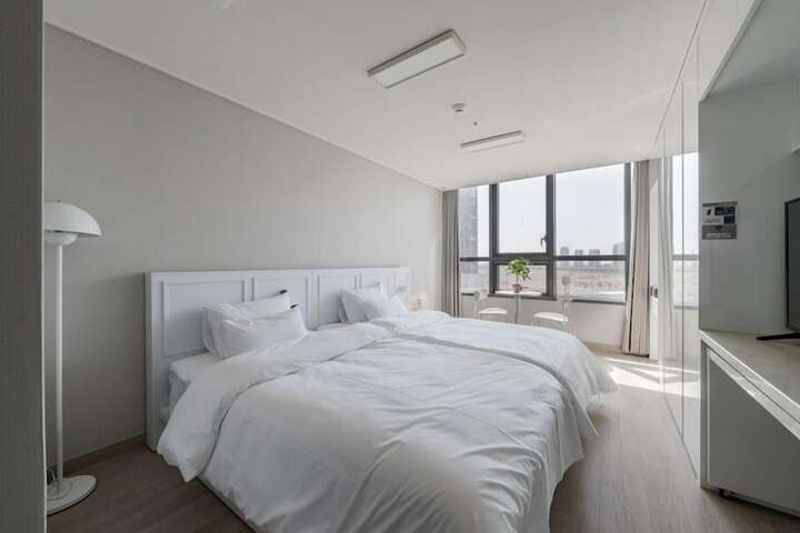 Room 54 of 90
