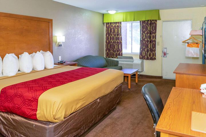 1 King Bed (2 of 8)