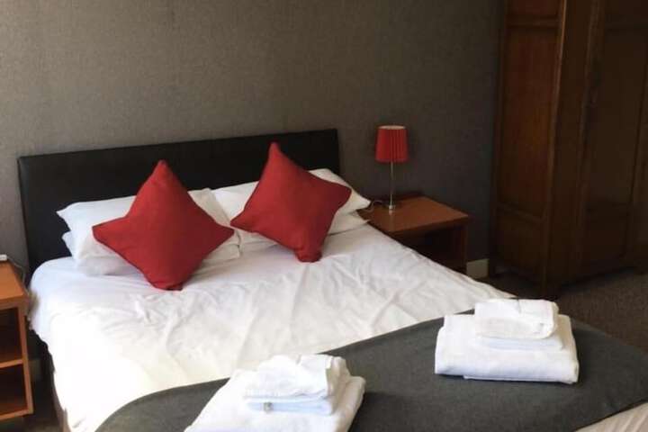Room 17 of 28