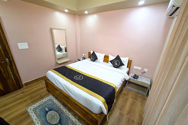 Room 10 of 33