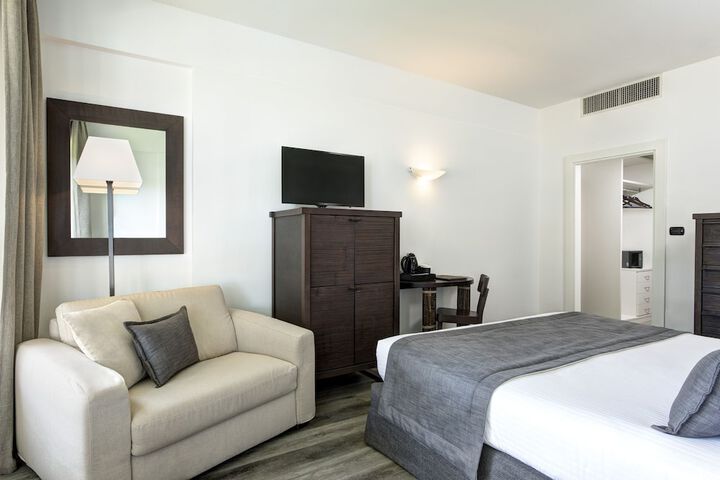 Room 32 of 141