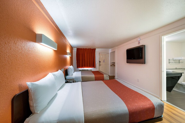 2 Double Beds (11 of 11)