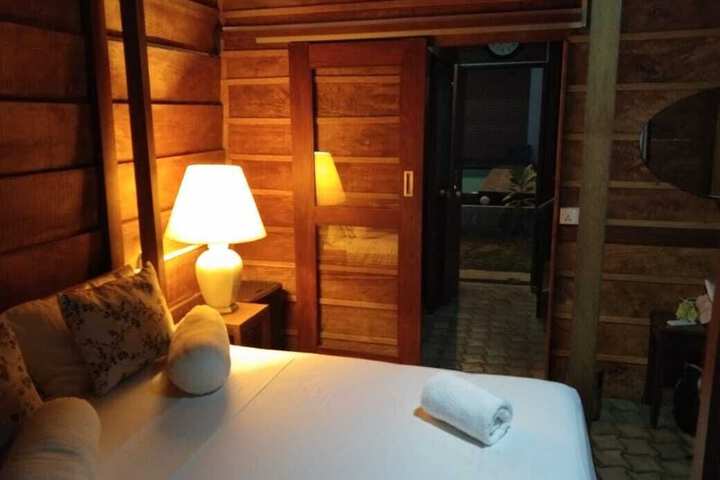 Room 12 of 48