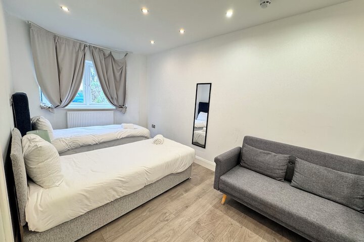 Room 43 of 49