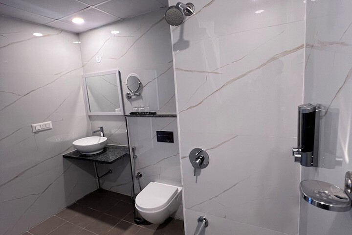 Room 13 of 20