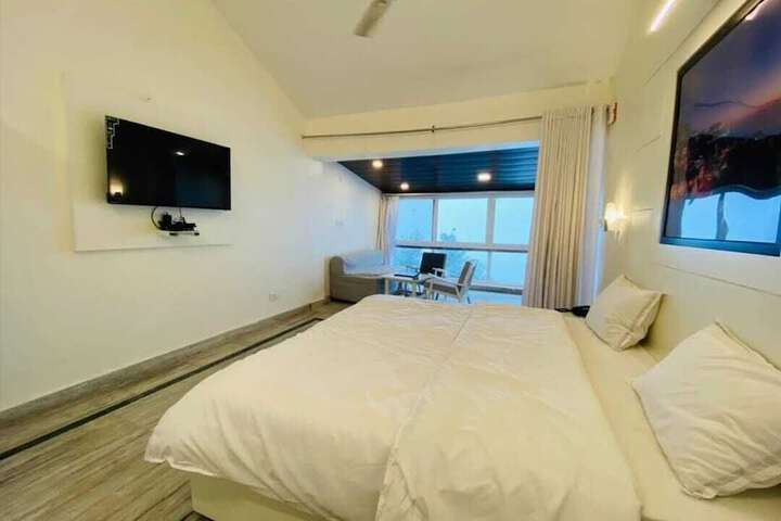Room 12 of 22