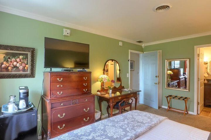Room 4 of 116