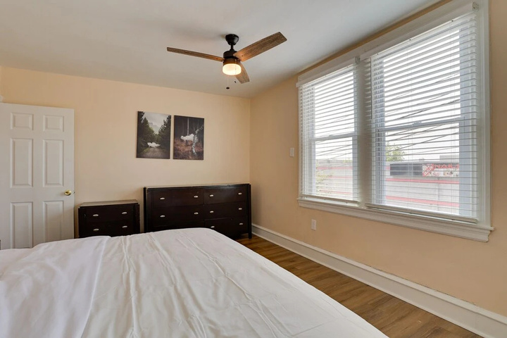 Room 6 of 14