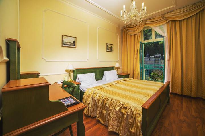 Room 14 of 77