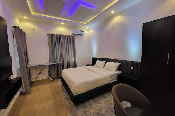 Room 4 of 41