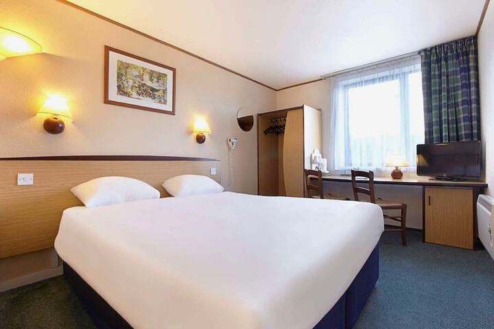 Room 4 of 19