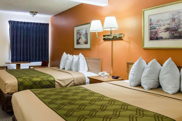 1 Queen Bed (19 of 19)