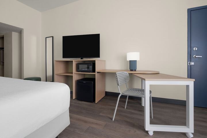 Room 6 of 30
