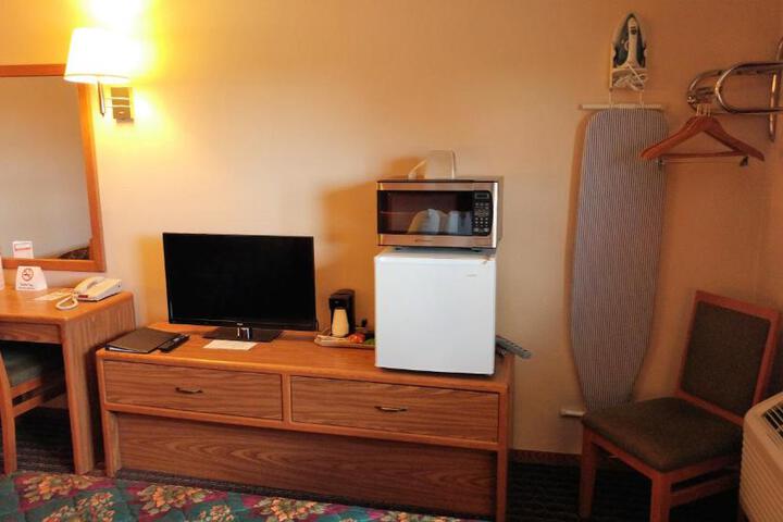 2 Double Beds (17 of 19)