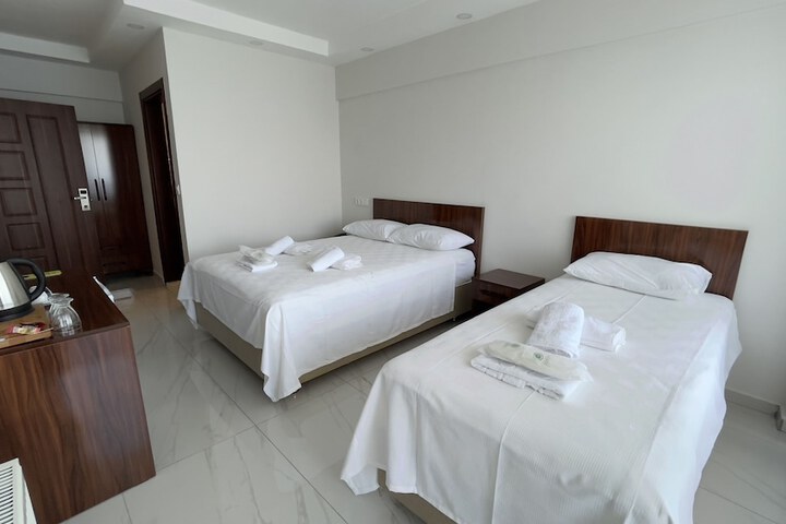 Room 6 of 26