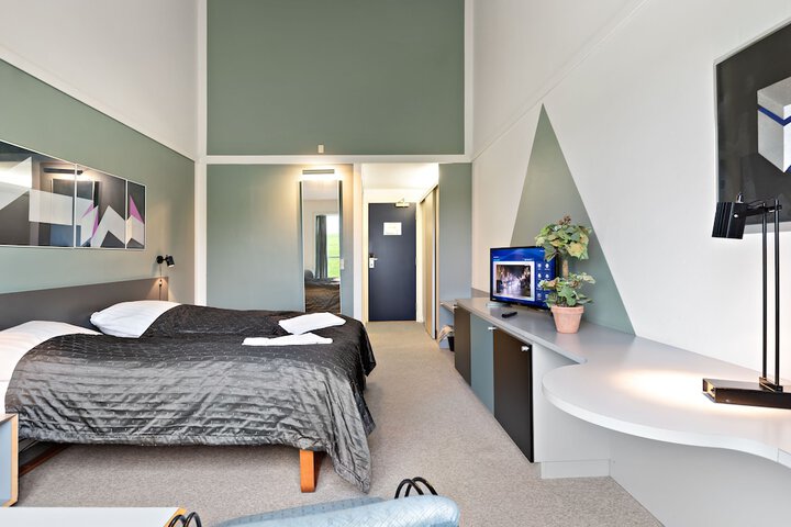 Room 11 of 40