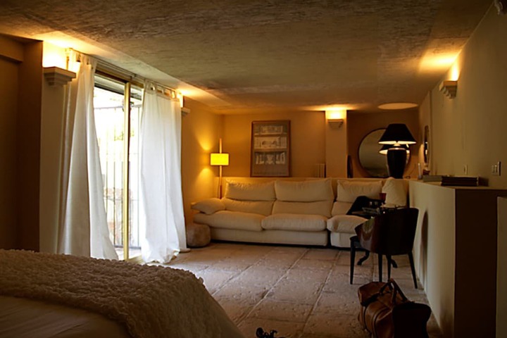 Room 5 of 28