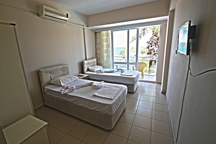 Room 6 of 16