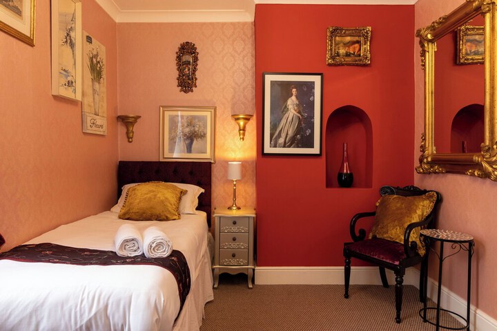 Room 15 of 65