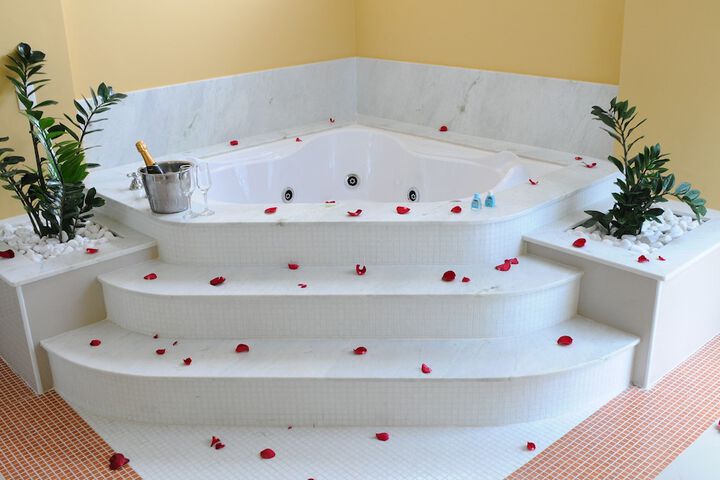 Hot Tub 95 of 213