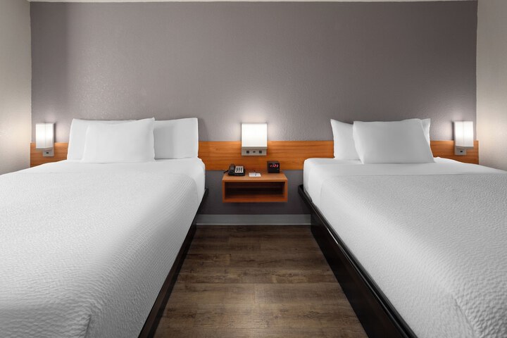 2 Queen Beds (7 of 19)