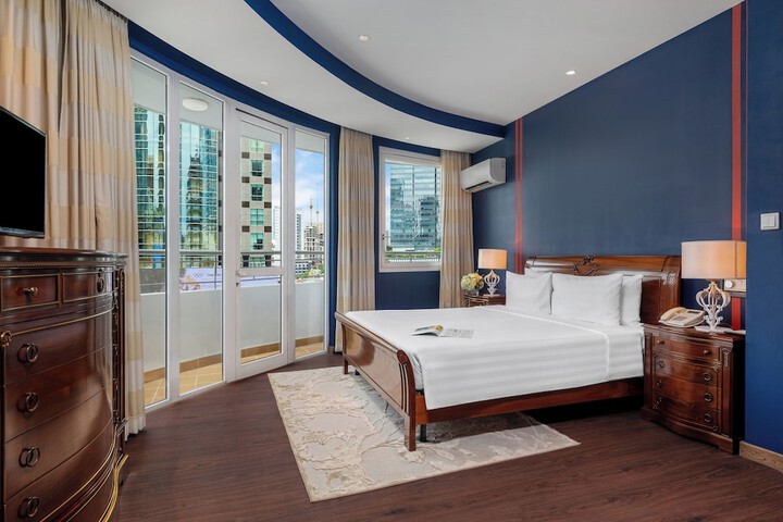 Room 10 of 43