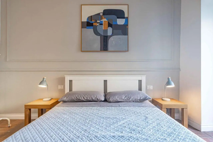 Room 2 of 8