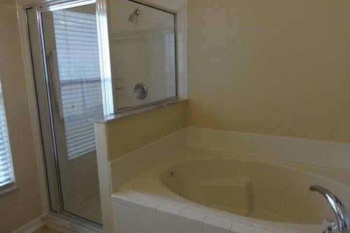 Room 5 of 77