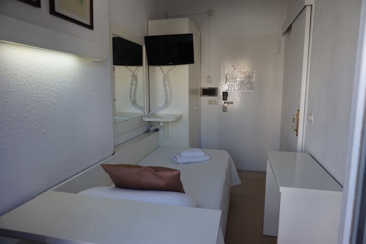 Room 10 of 39