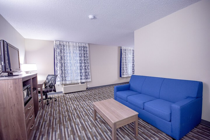 1 Queen Bed (10 of 22)