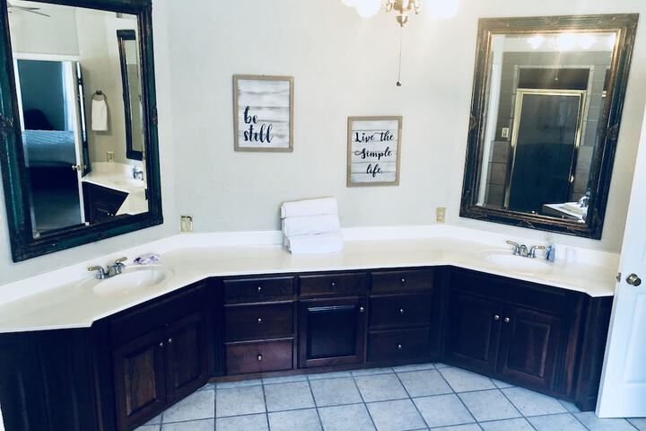 Room 12 of 16