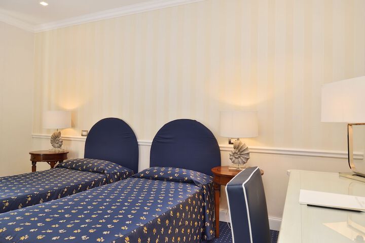 Room 14 of 40
