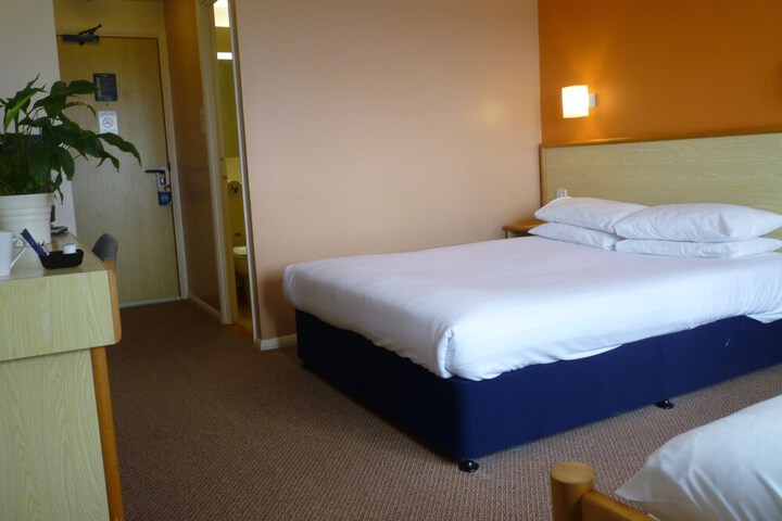 Room 17 of 34