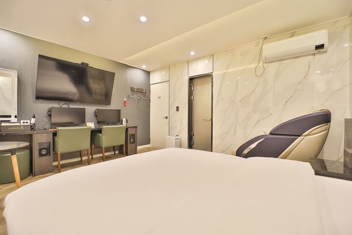 Room 41 of 63