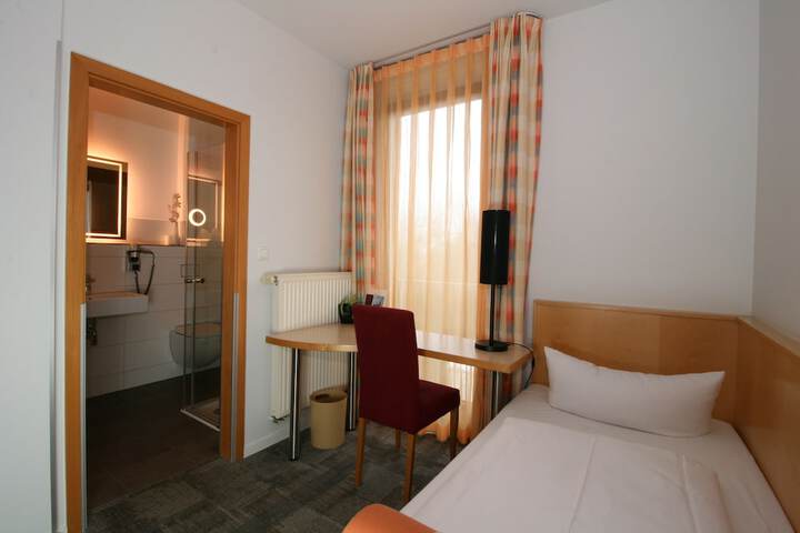 Room 15 of 60