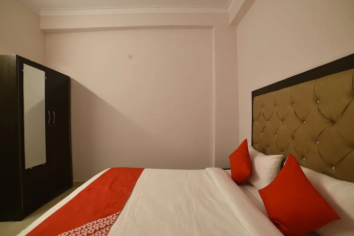 Room 5 of 18