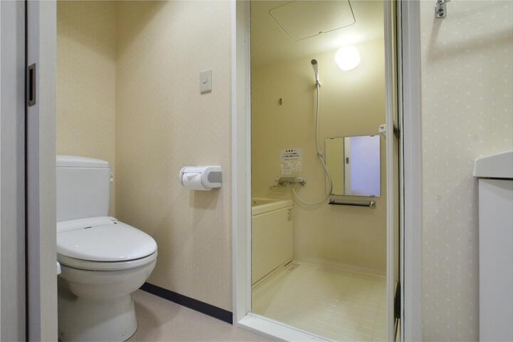 Room 2 of 2
