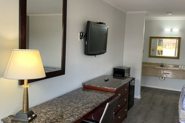 Deluxe Room 2 Double Beds Refrigerator, Microwave (4 of 10)