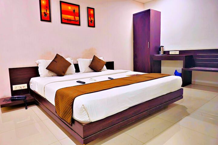 Room 9 of 25