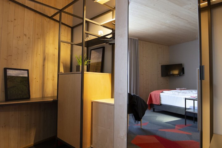Room 16 of 131
