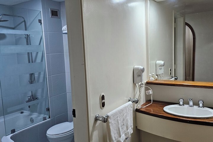 Room 34 of 84